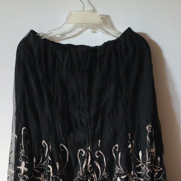 Stunning Black skirt with gorgeous gold embellished embroidery - Picture 3 of 3